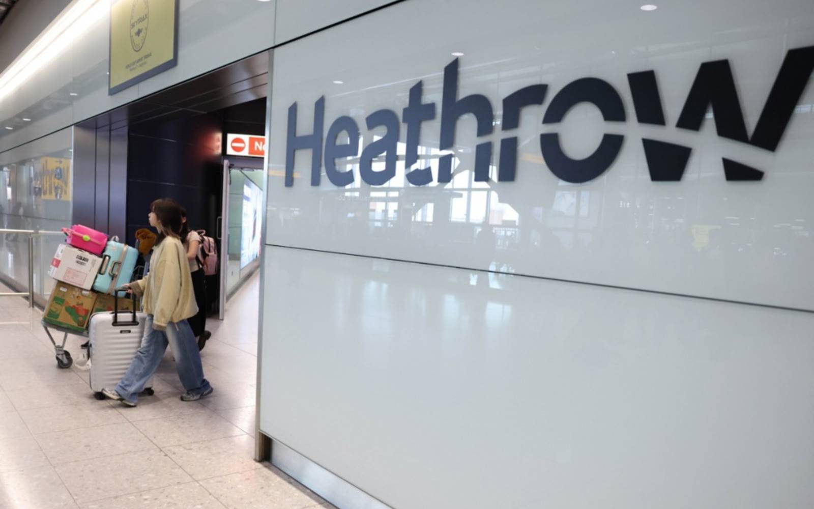 UK airports face more disruption after air traffic control glitch