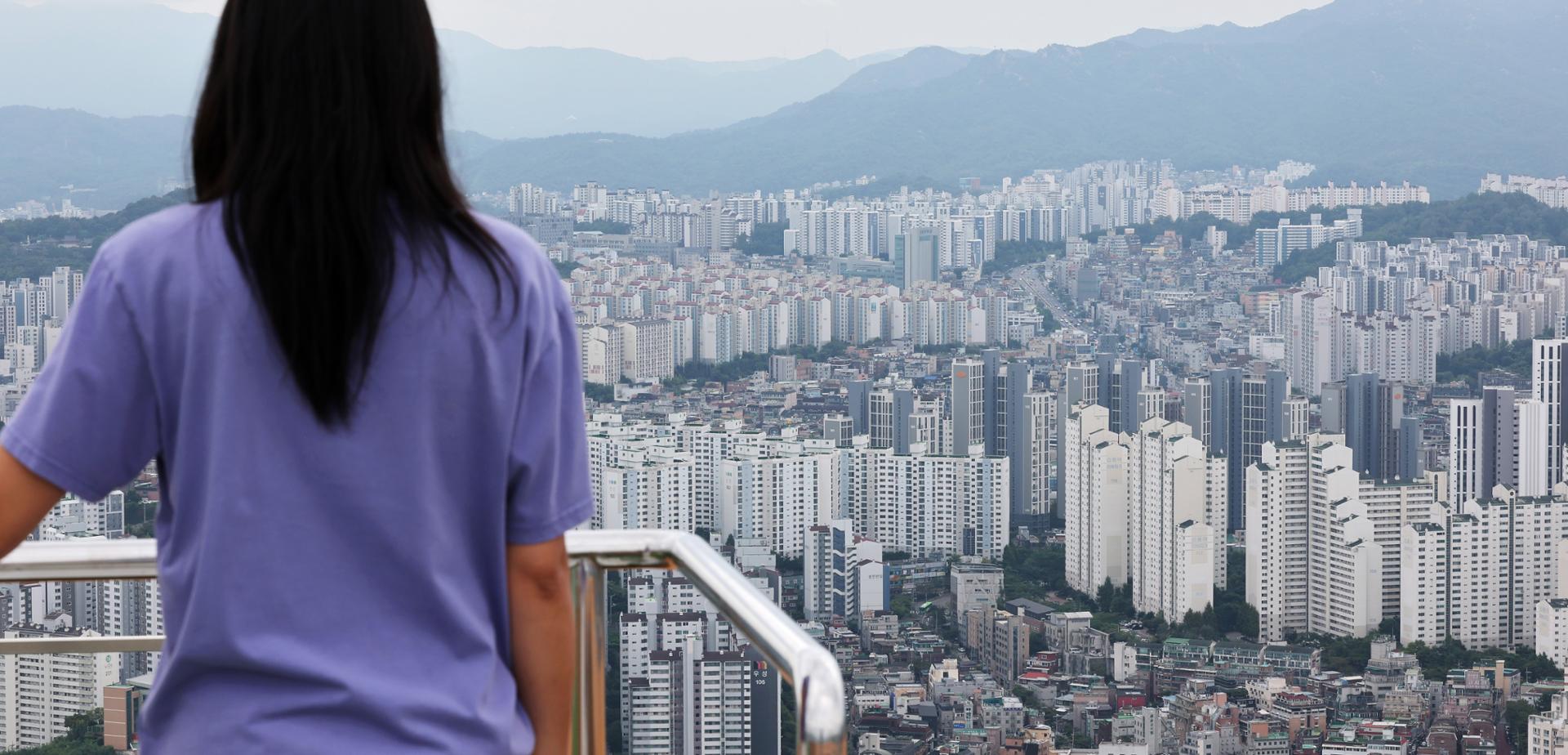 Banks' household loan growth slows for 2nd straight month