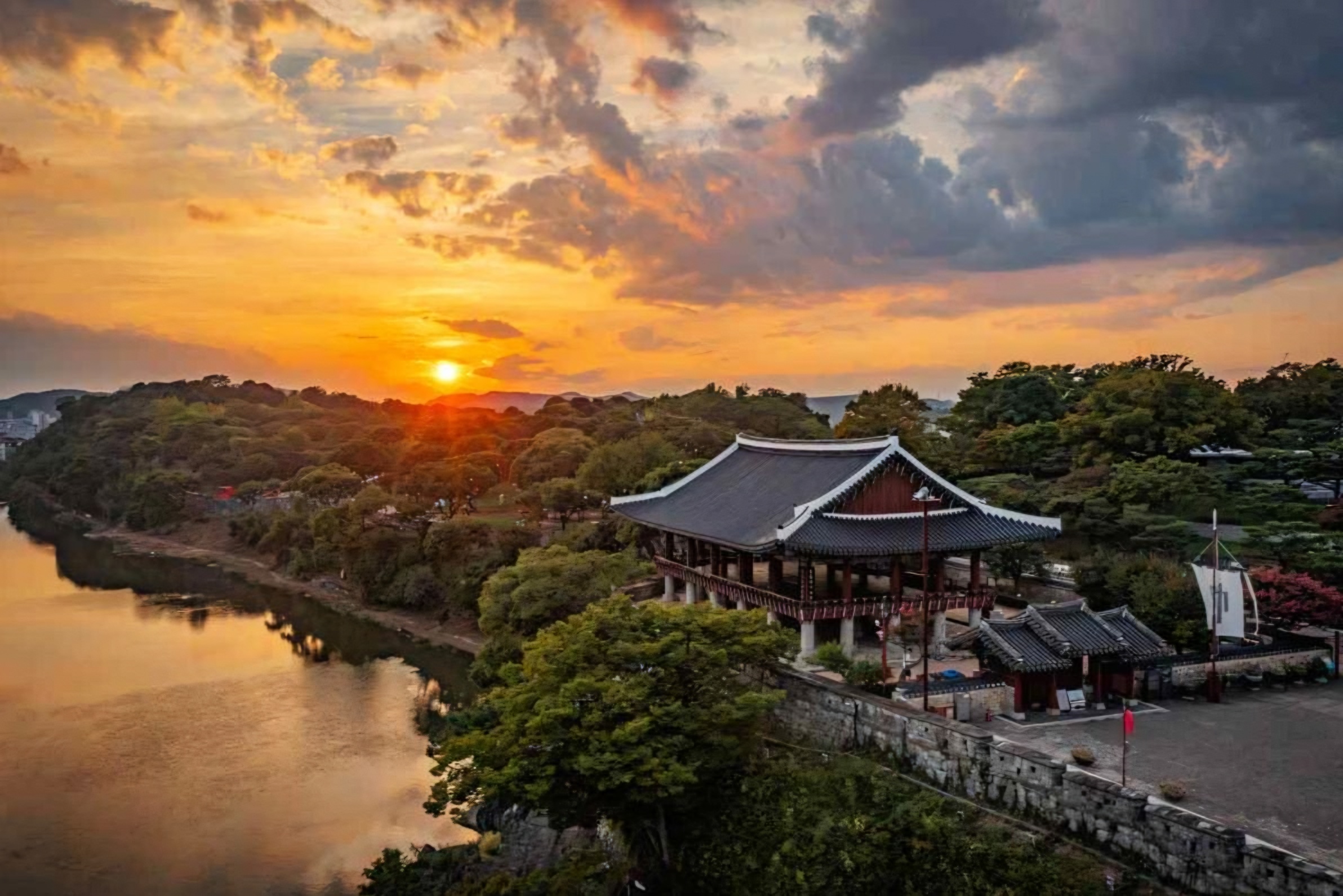 Korea Heritage Service proposes Natural Monument status for Jinju's Chokseongnu Pavilion, Nam River area