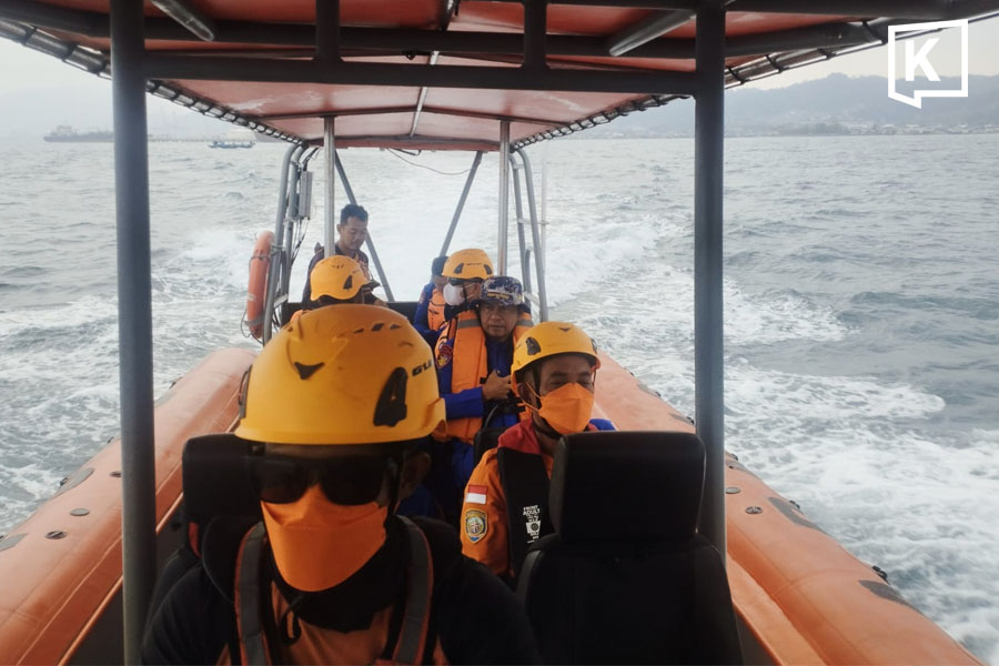 Eight missing after speedboat carrying journalists heads to erupting Anak Krakatau