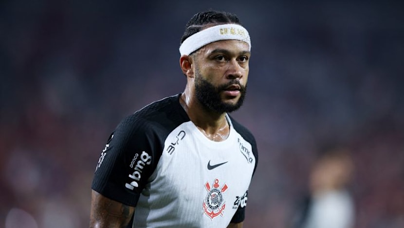 Depay says Corinthians breached agreement after opting not to extend his contract