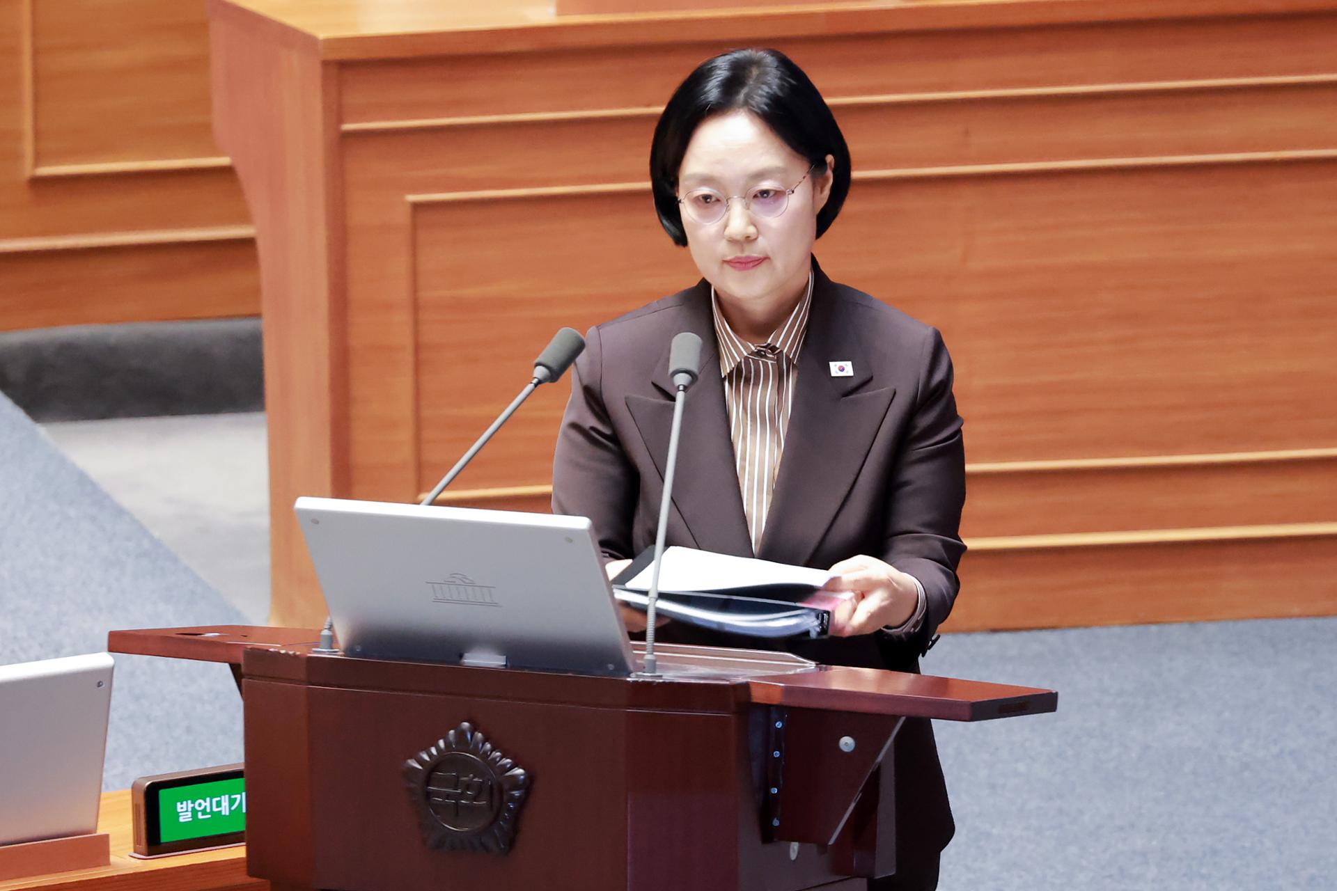 PM says gov't to look into lawmaker's release of alleged investigation records on lobbying scandal