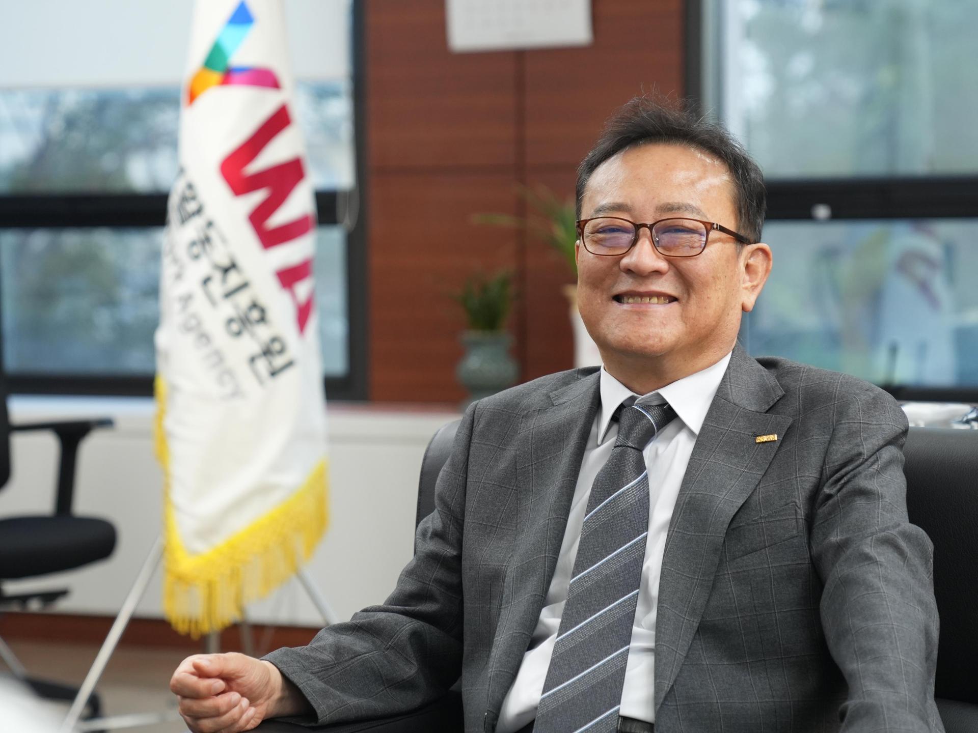 Social media bans alone won't protect children, Korea's youth agency chief says