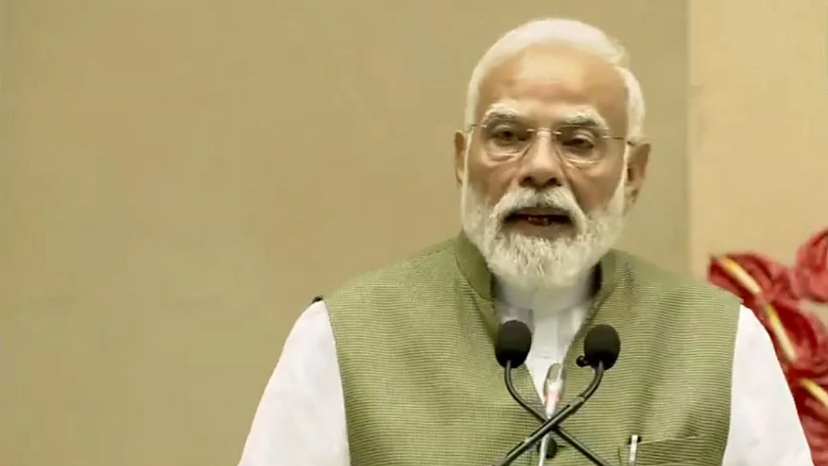 'Shortcuts Will Cut You Short': PM Modi Releases Ram Nath Kovind’s Autobiography, Urges Youth To Read Books Instead Of Relying On Social Media | Video