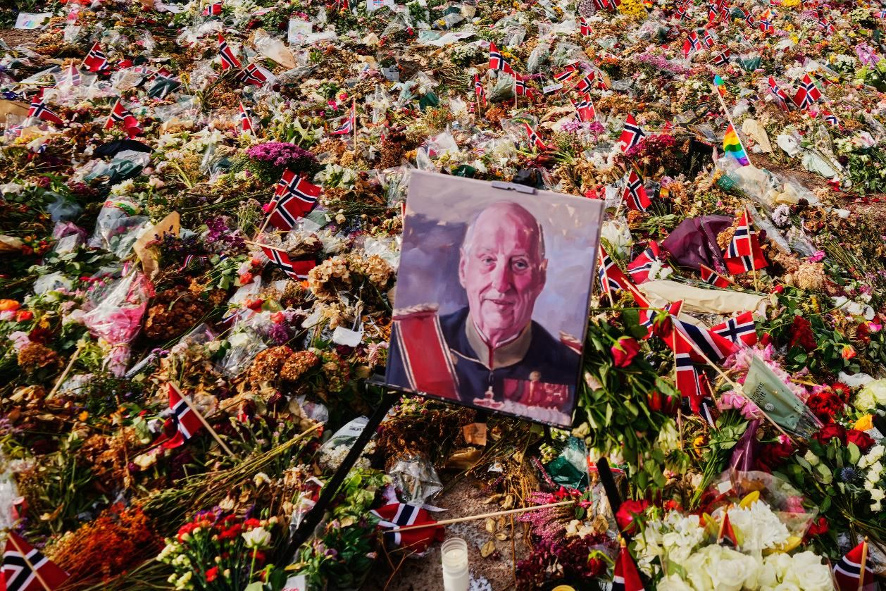With large crowds attending, Norway lays King Harald to rest
