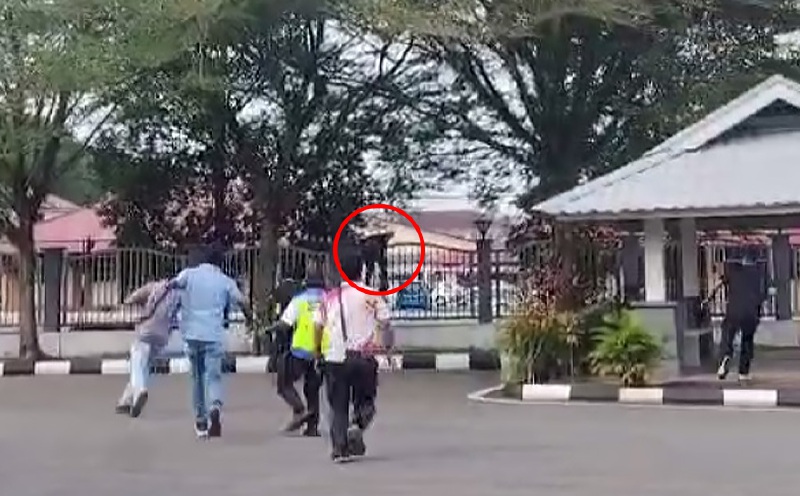 Chaos at Kulim court as two accused flee police