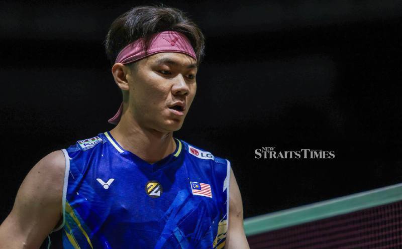 Another embarrassing early exit for Zii Jia