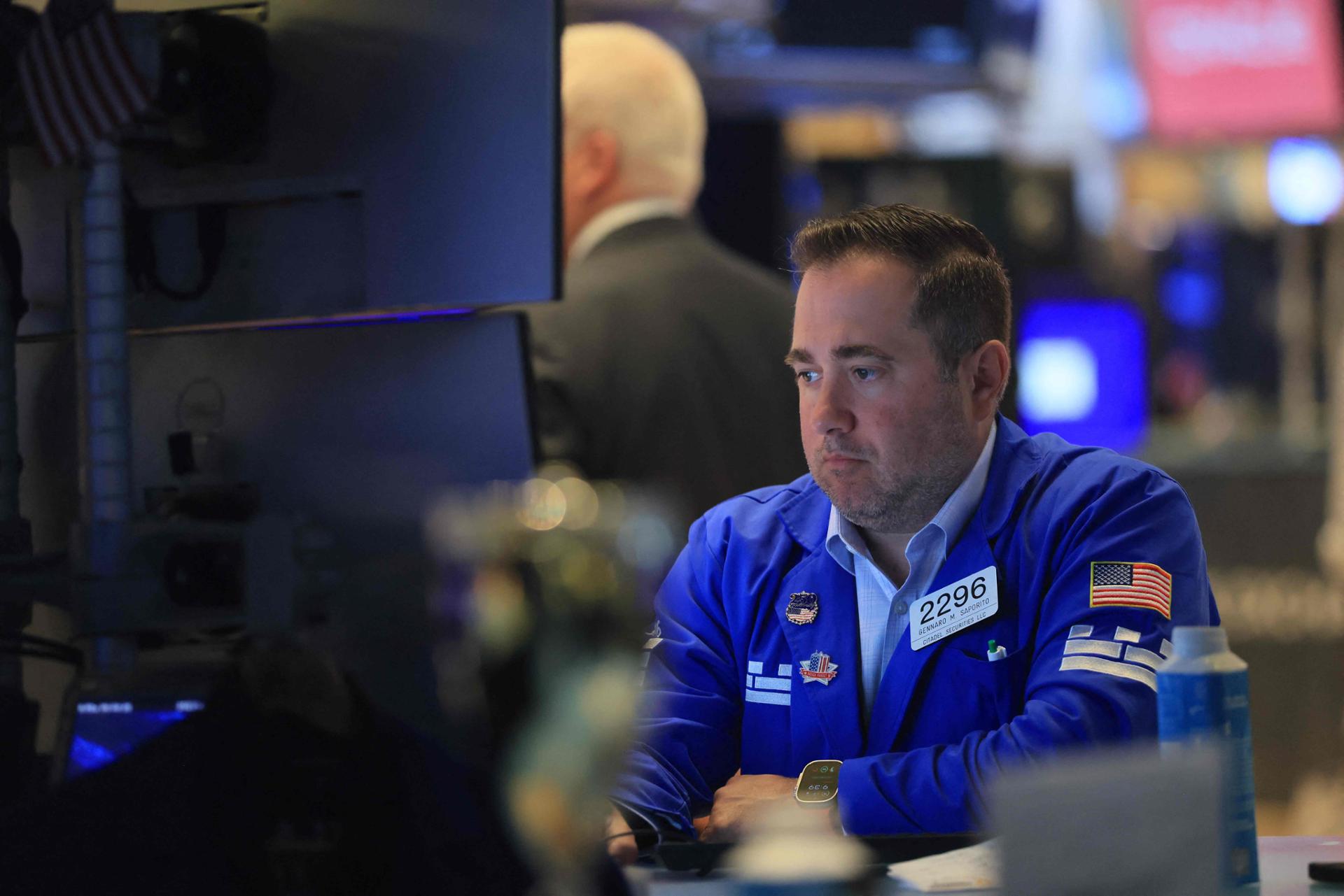 Stocks fall as oil tops $100 amid escalating US-Iran war