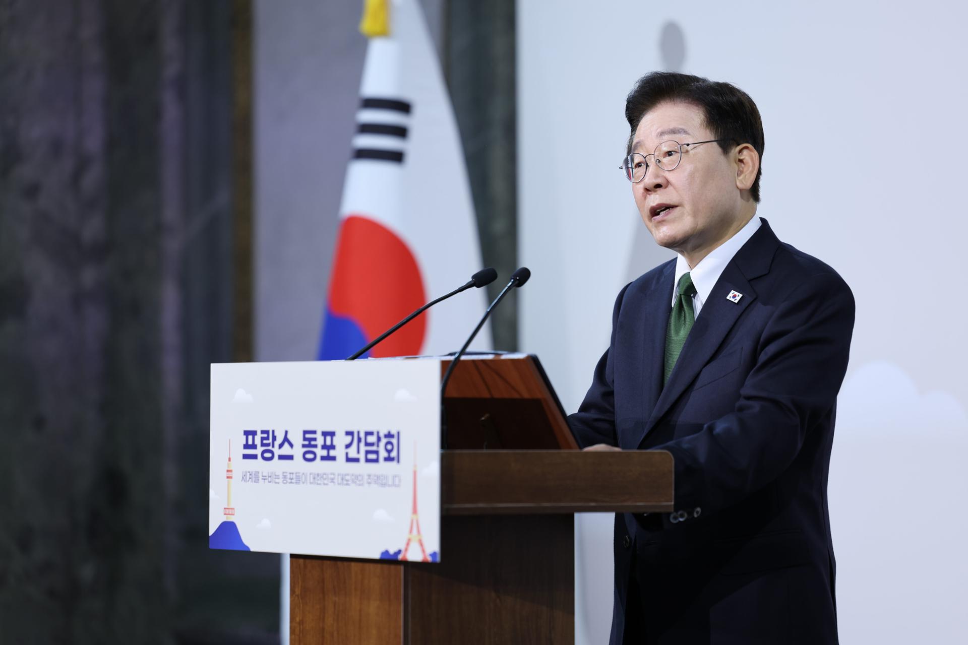 Lee says his term is 'clearly limited' amid constitutional revision debate