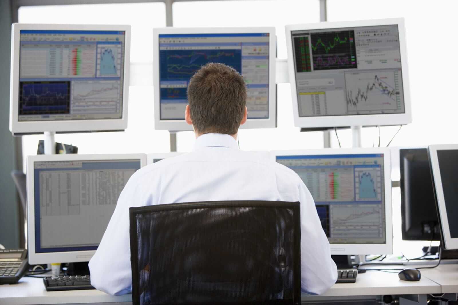 Get Paid to Wait: Buy OXY at a Discount or Earn Options Income