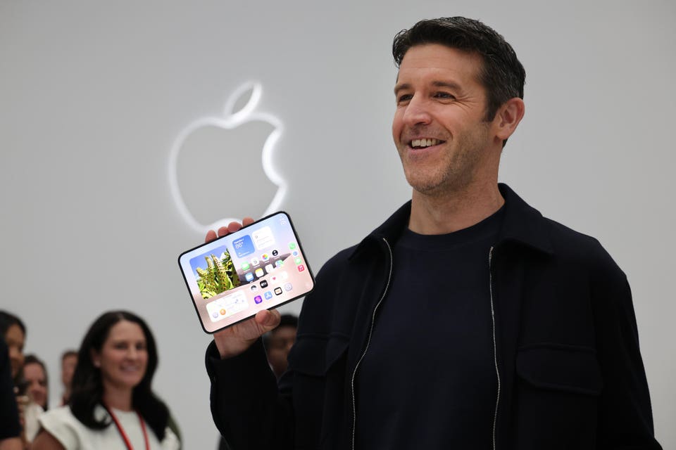 Apple Unveils IPhone Duo—Foldable IPhone For $1,999