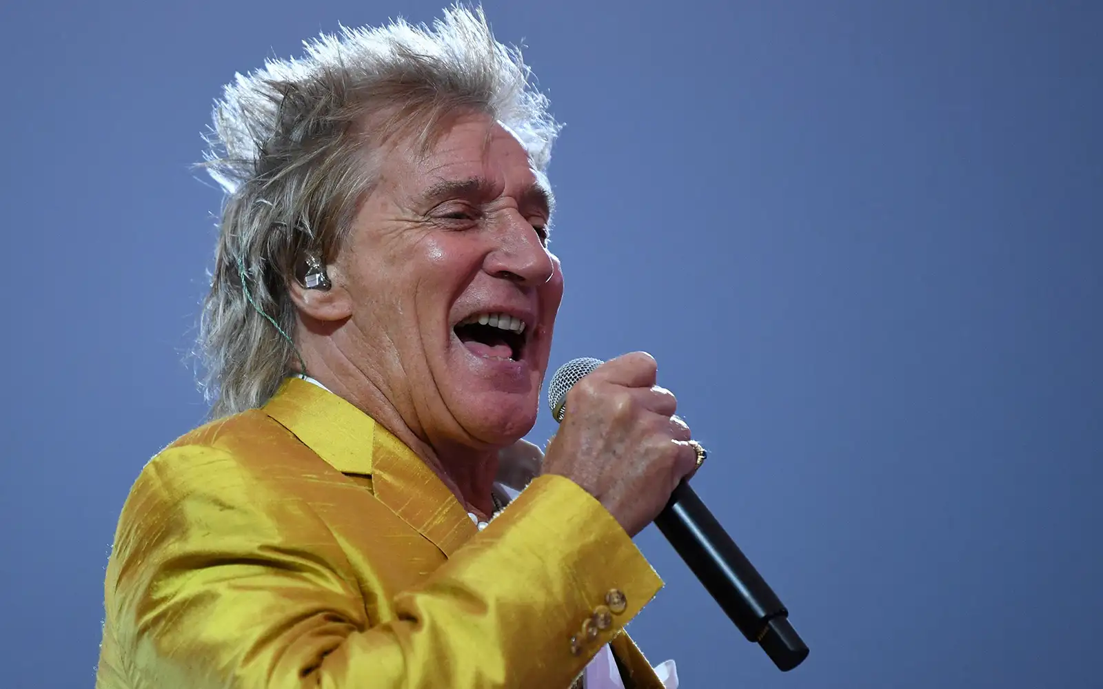 Rod Stewart cancels tour dates after heart surgery