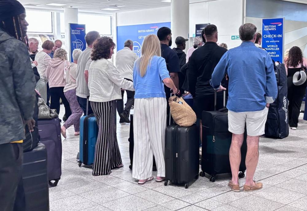 UK backs air traffic control chief after travel chaos