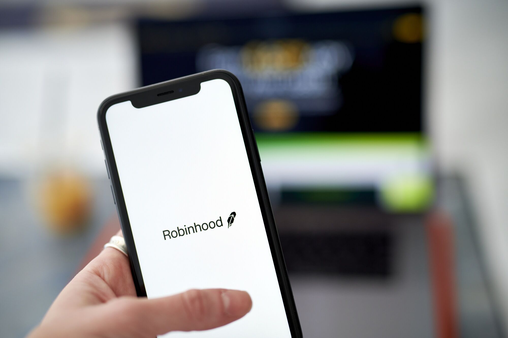 Robinhood Strikes Prediction-Market, Equity Deal With OG.com
