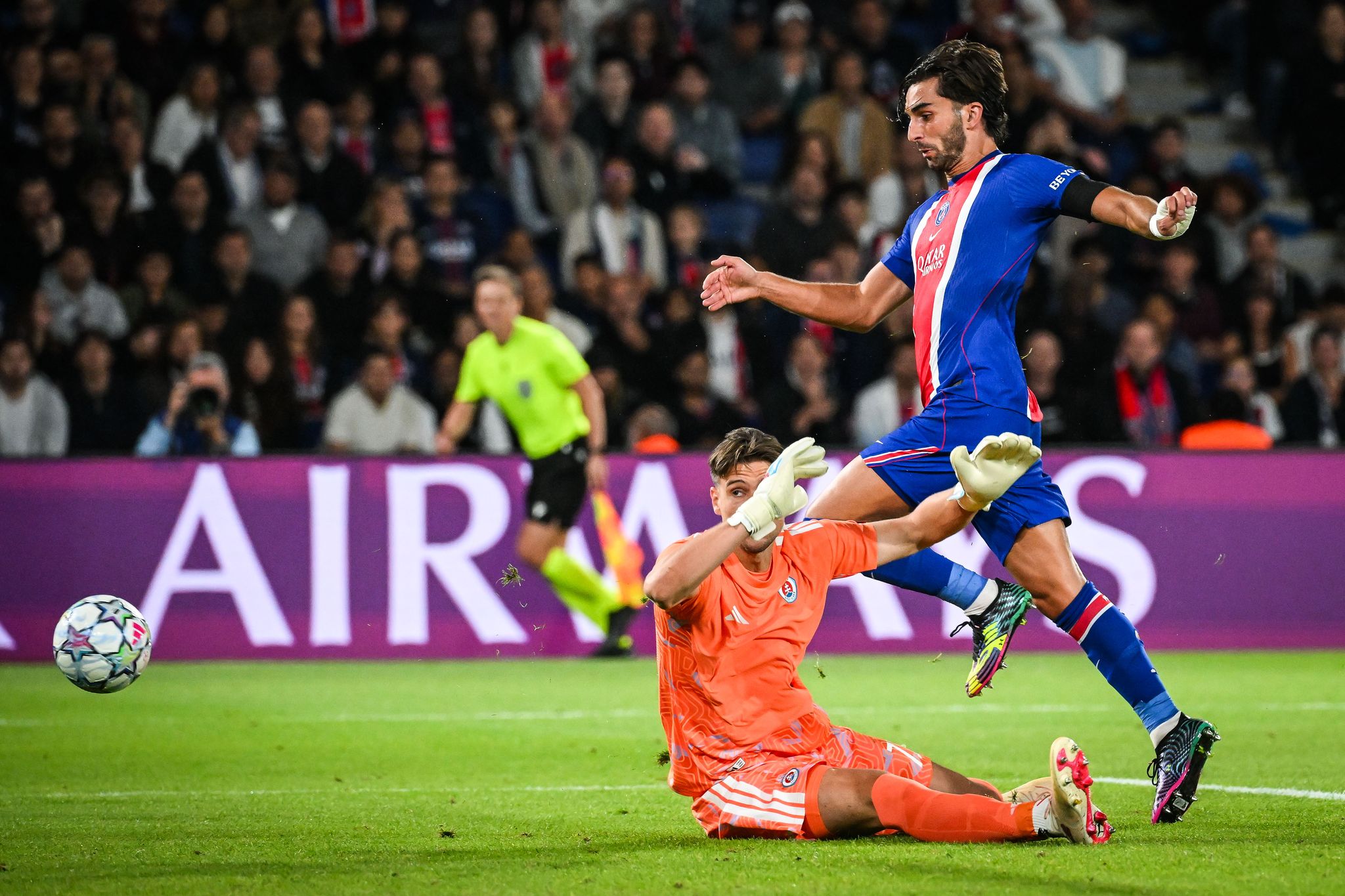 Holders PSG and Barca turn on the style with big Champions League wins