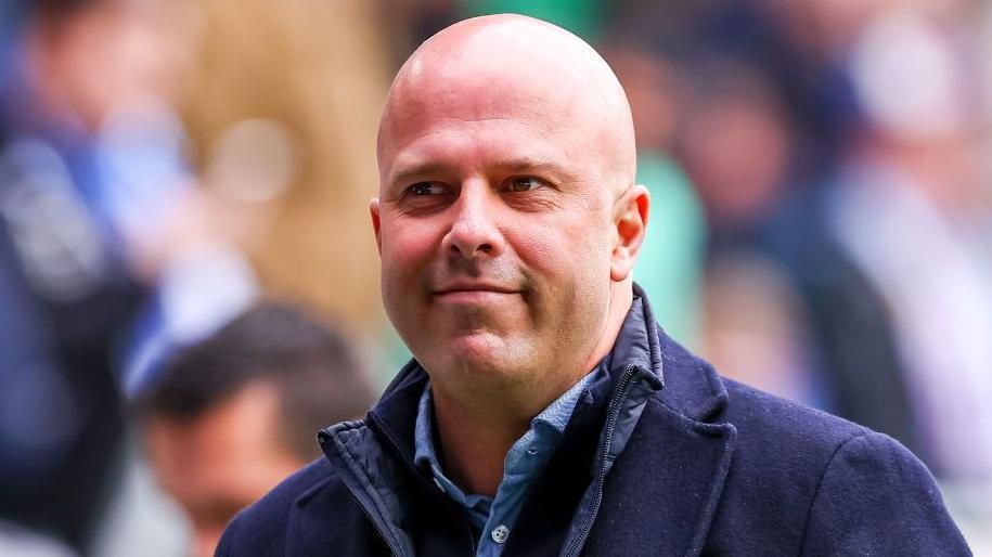 Slot to stay in club football after Netherlands talks