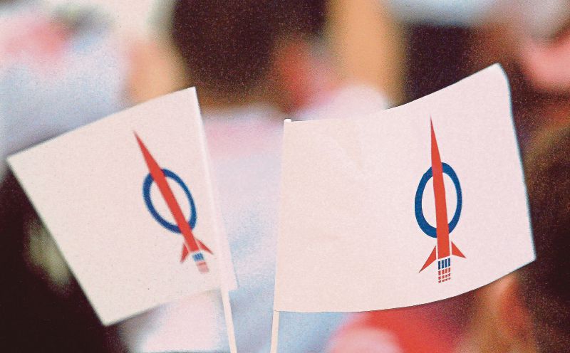 Perak DAP backs staying in unity government until end of term