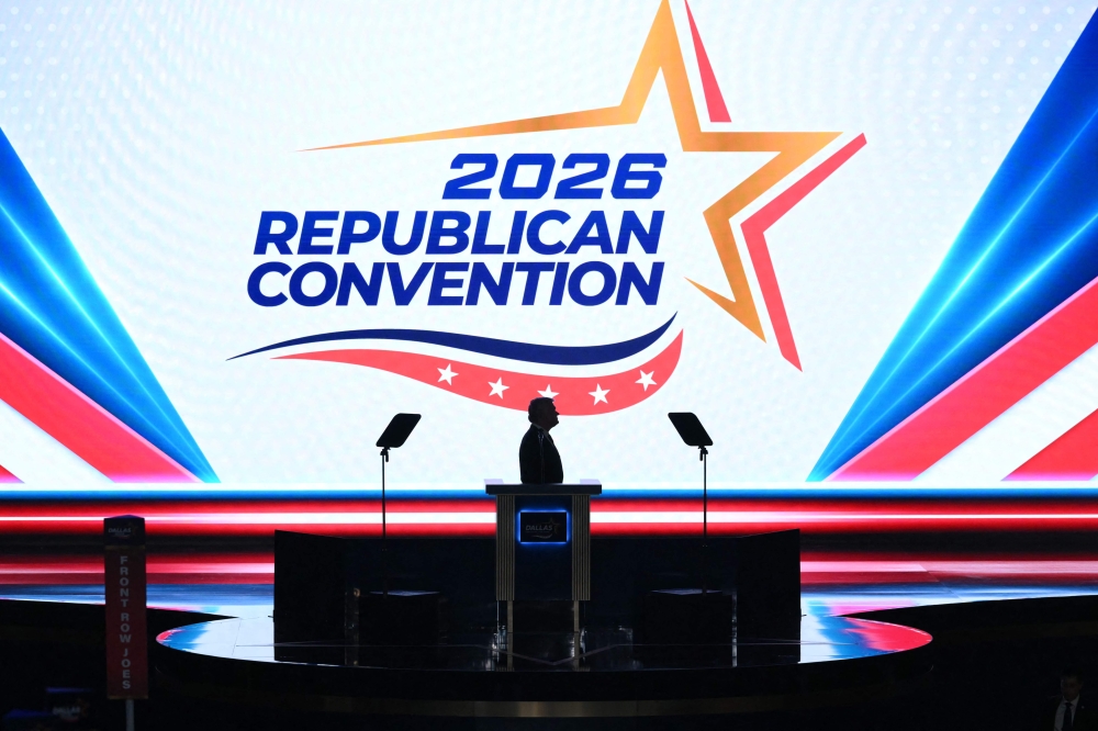 Republicans put Trump at centre of US midterm election gamble