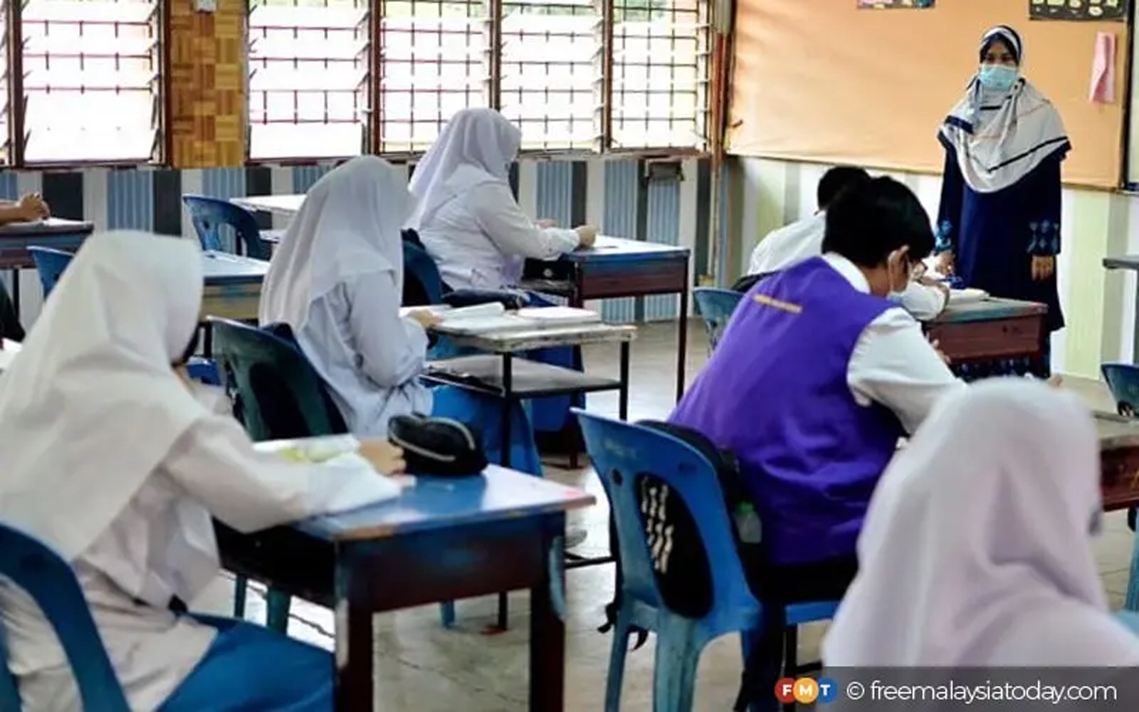 Expert cites time constraints in teaching after drop in Pisa maths score