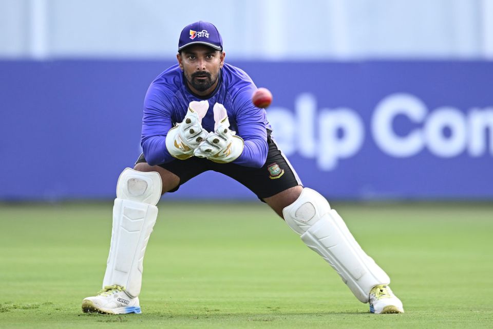 Long wait over for Bangladesh and Darwin as Australia start their long run