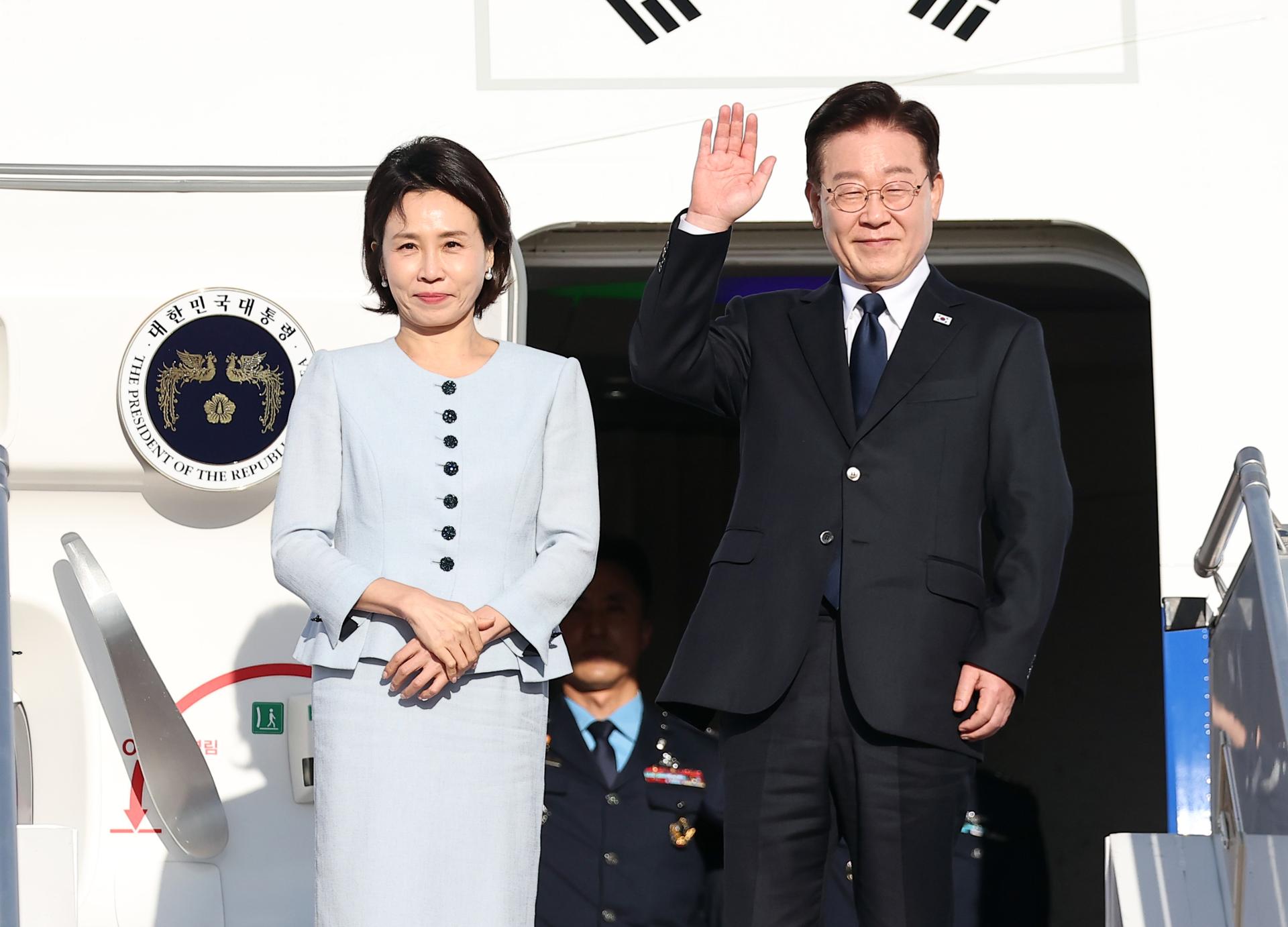 President moves to quell reelection talk, but stops short of explicit denial