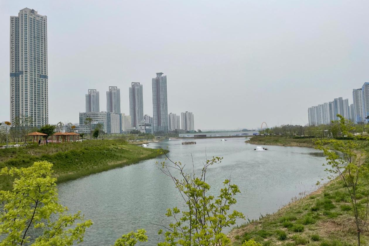 Cheongna Lake Park turns into triathlon, culture hub