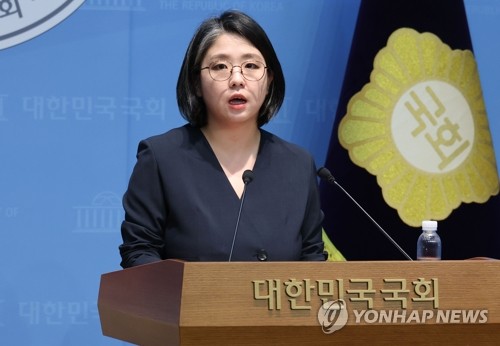 Gender minister nominee reiterates intention to maintain Assembly seat