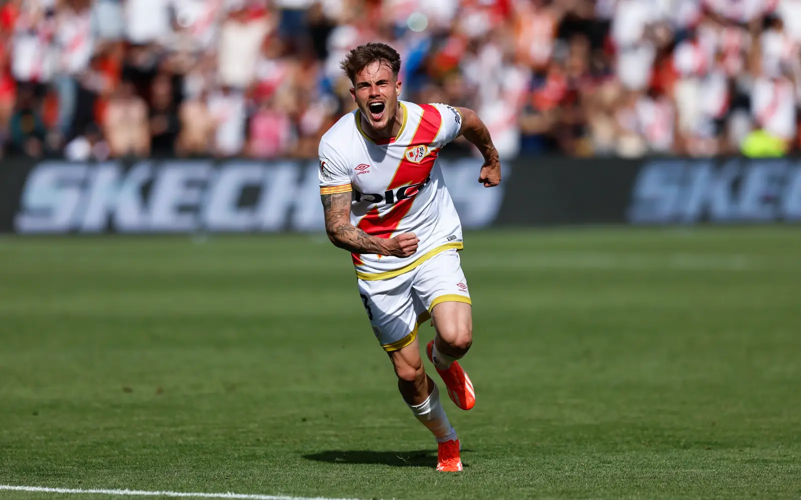 Chelsea sign defender Chavarria from Rayo Vallecano on 5-year contract