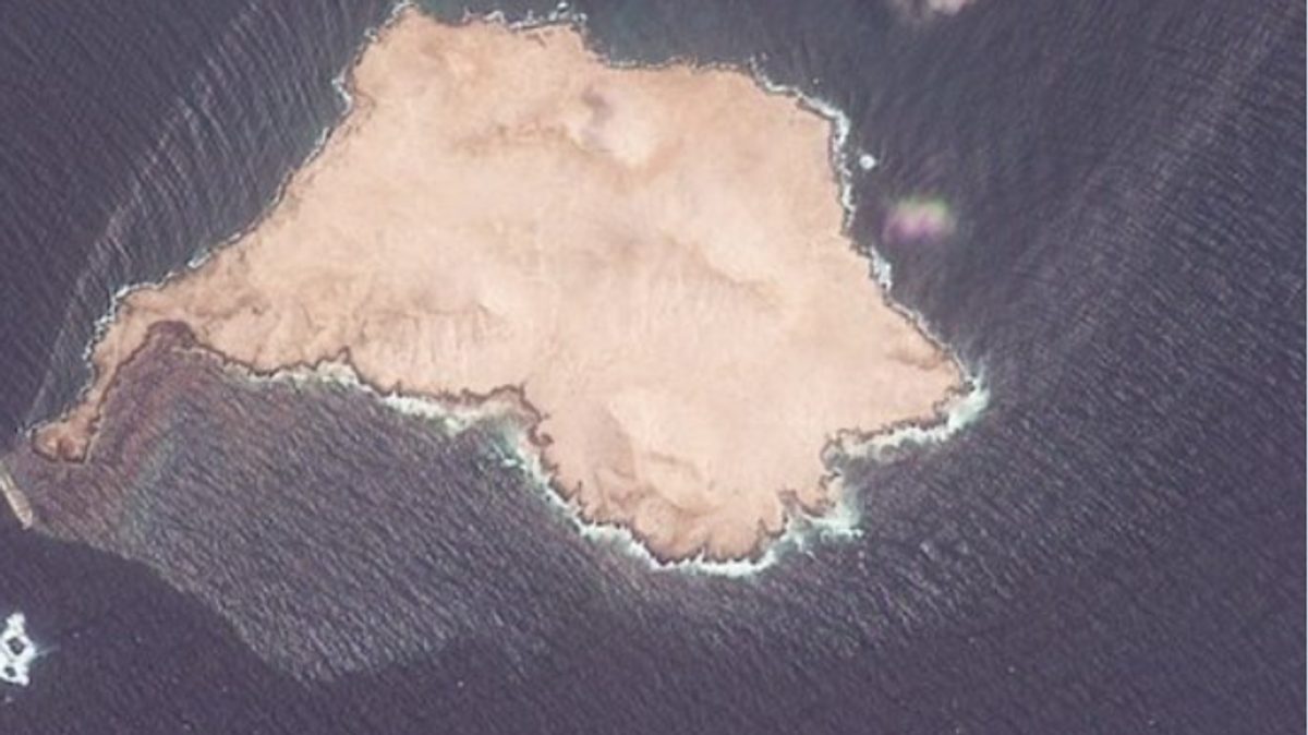 UN warns oil spill from stranded tanker nears Omani island