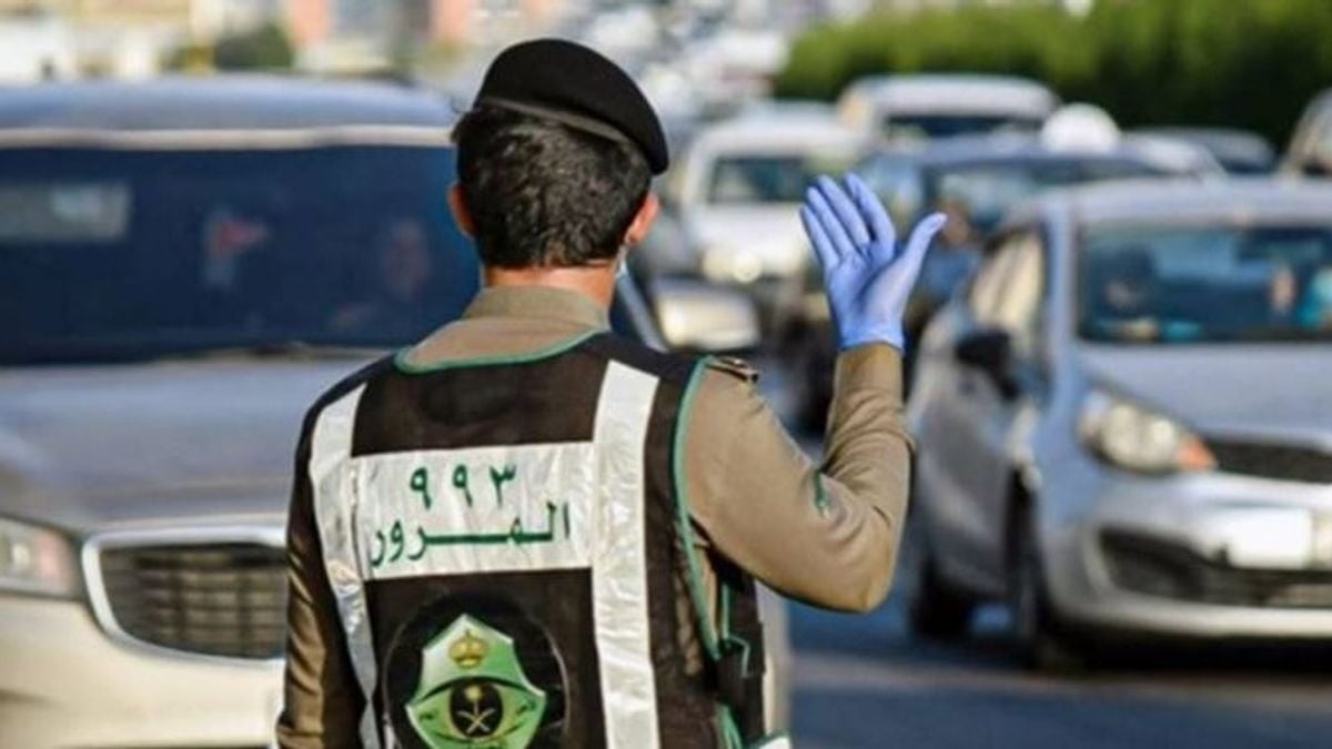 Saudi traffic authority warns against overtaking via road shoulder, sets fine