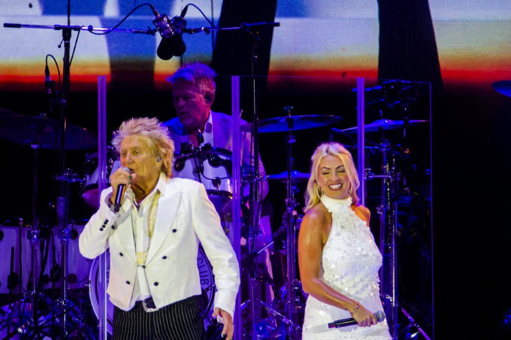 Rod Stewart cancels tour dates after heart surgery