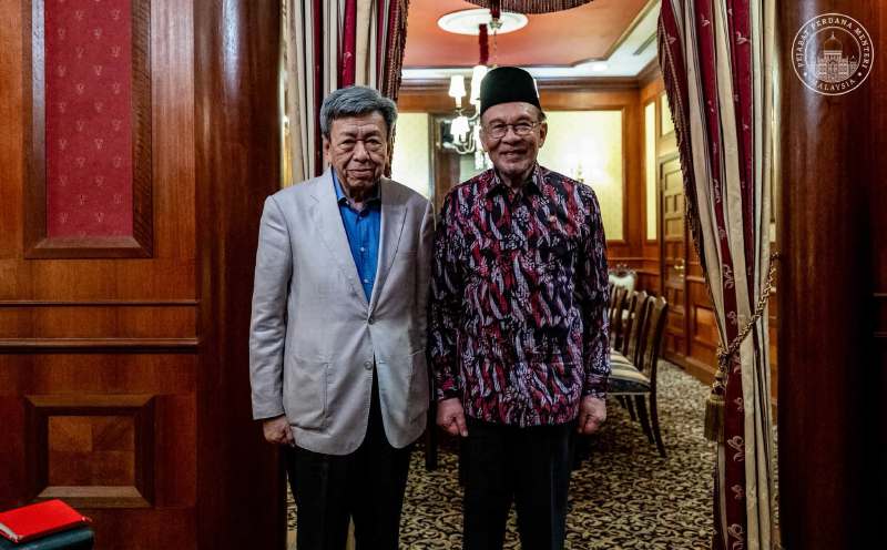 Anwar briefs Sultan of Selangor on state development