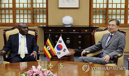 FM Cho seeks Ugandan support for Korean nuclear, AI push