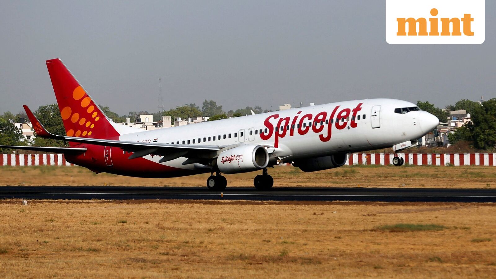 SpiceJet Delhi-Pune flight: Over 100 passengers refuse to fly after AC failure leaves cabin hot