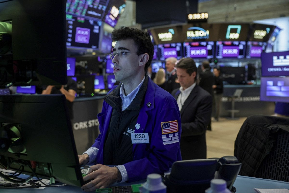 Schwab launches single stock futures trading on 50+ U.S. stocks