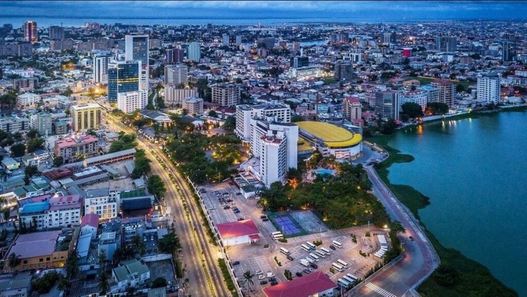 Nigeria adds 900 dollar millionaires in one year as naira strengthens