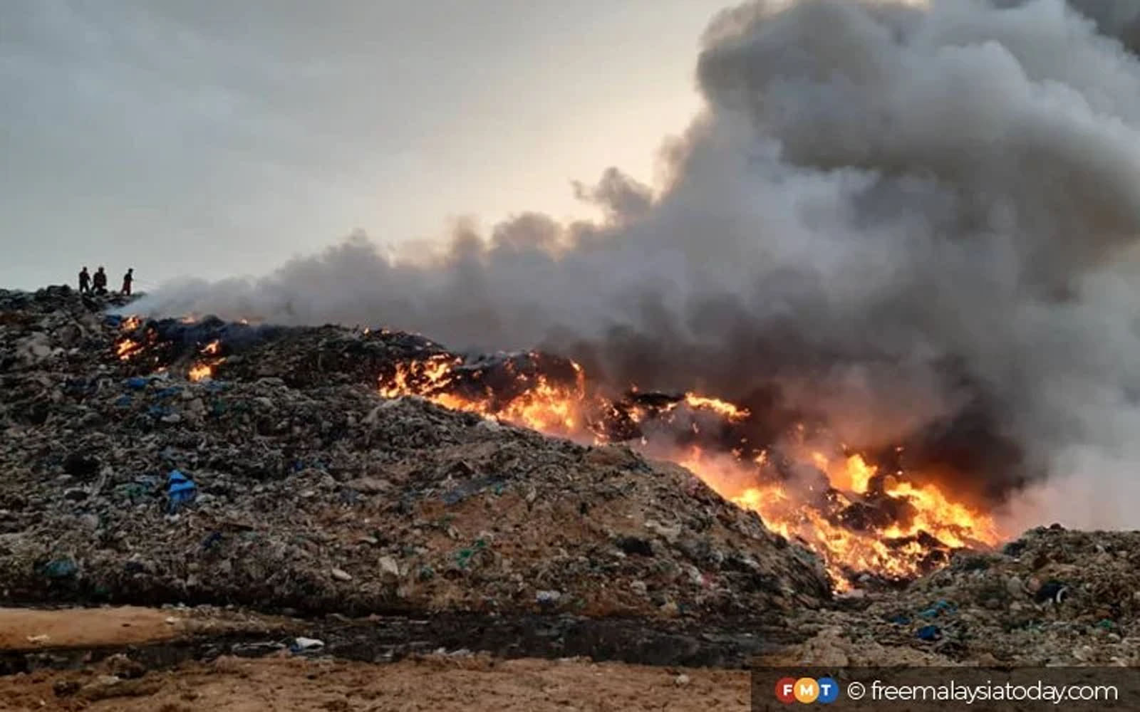Fire breaks out at Pulau Burung landfill