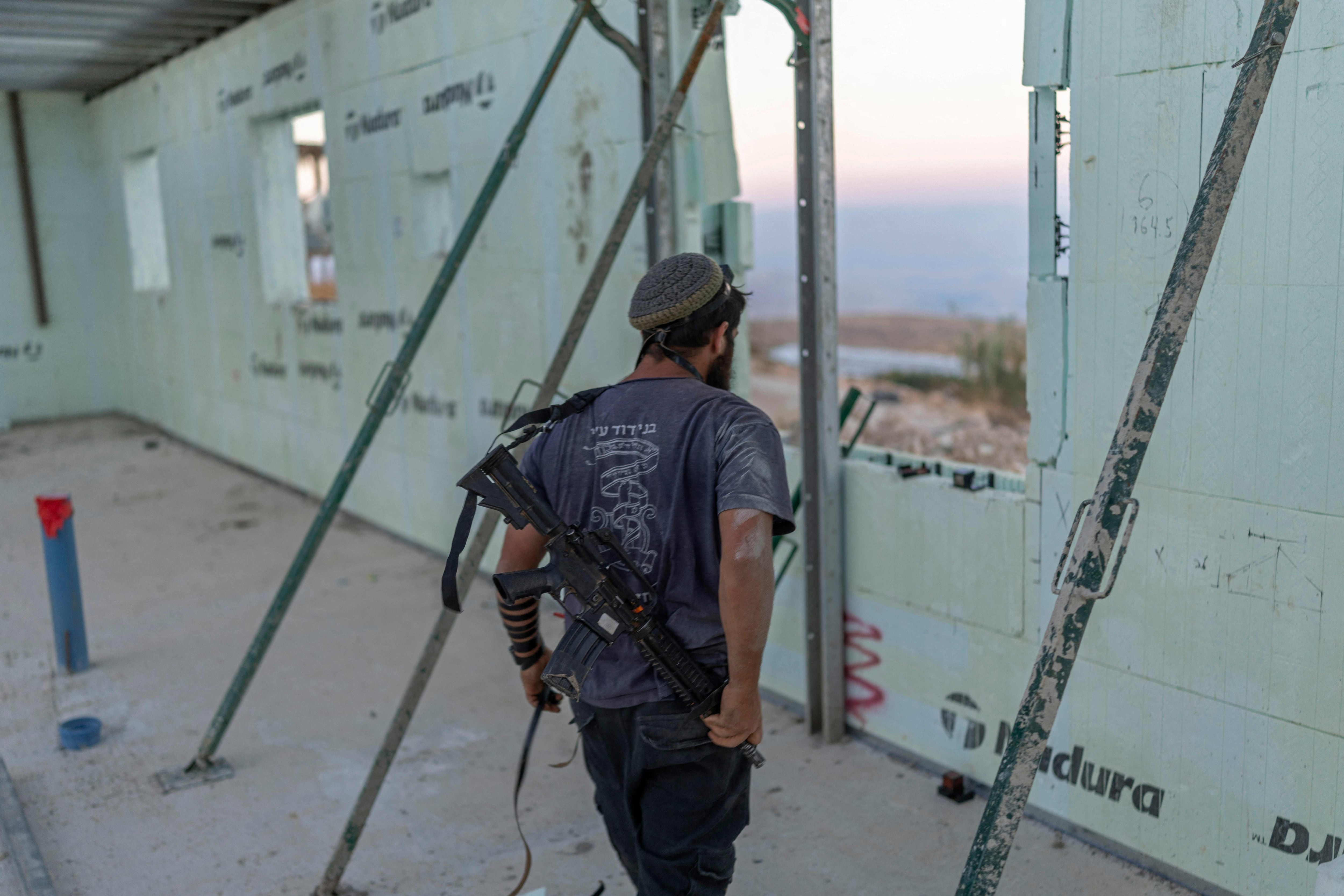 What will UK sanctions against Israeli settlements change?