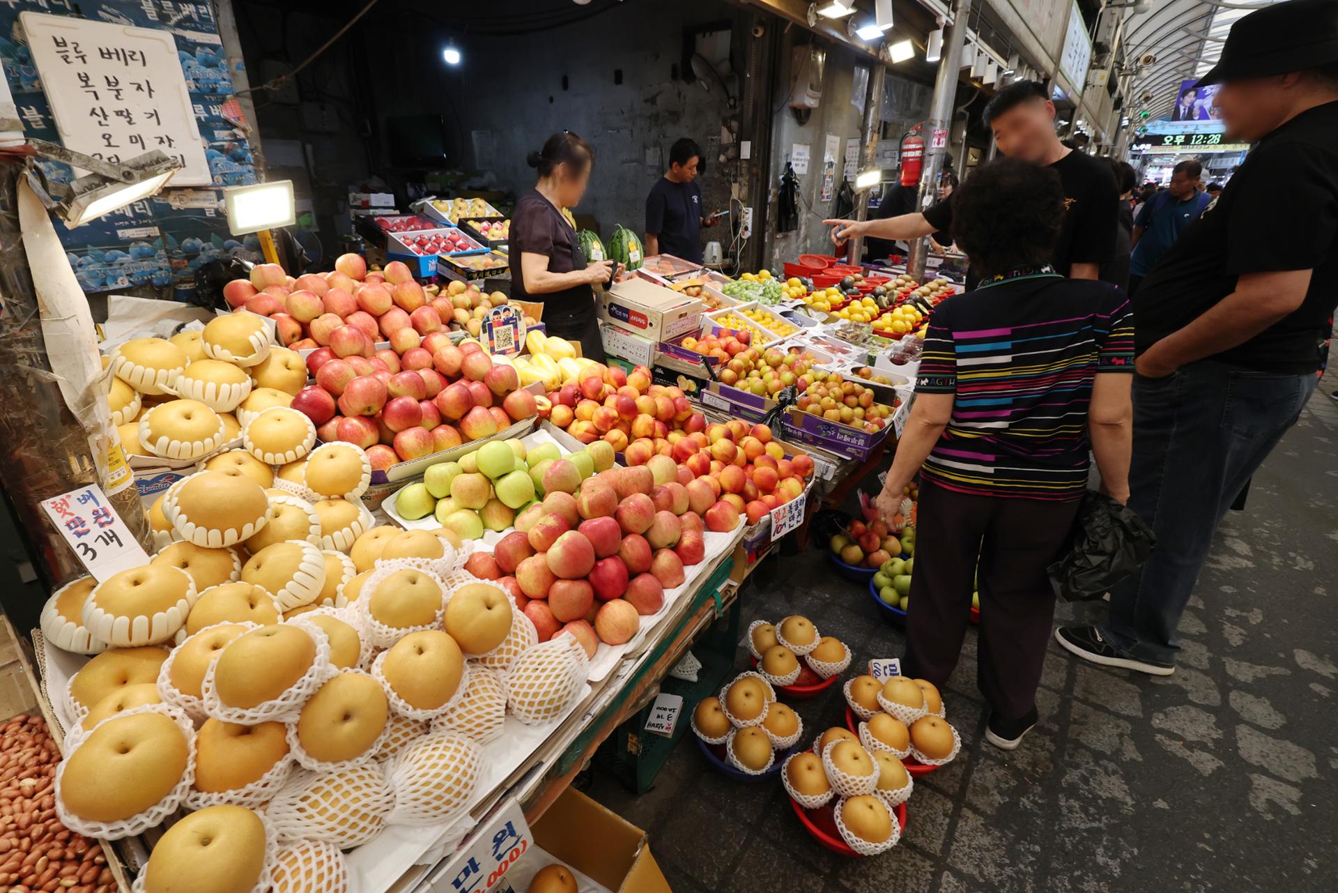 Korea's economic recovery remains solid, led by exports: finance ministry