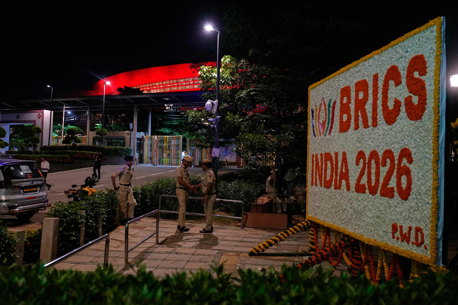 New Delhi faces traffic chaos ahead of BRICS summit