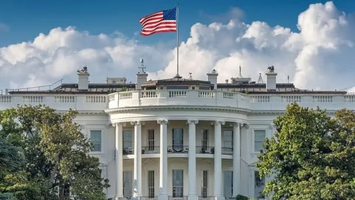 White House urges Iran to sign deal, warns of consequences for refusal