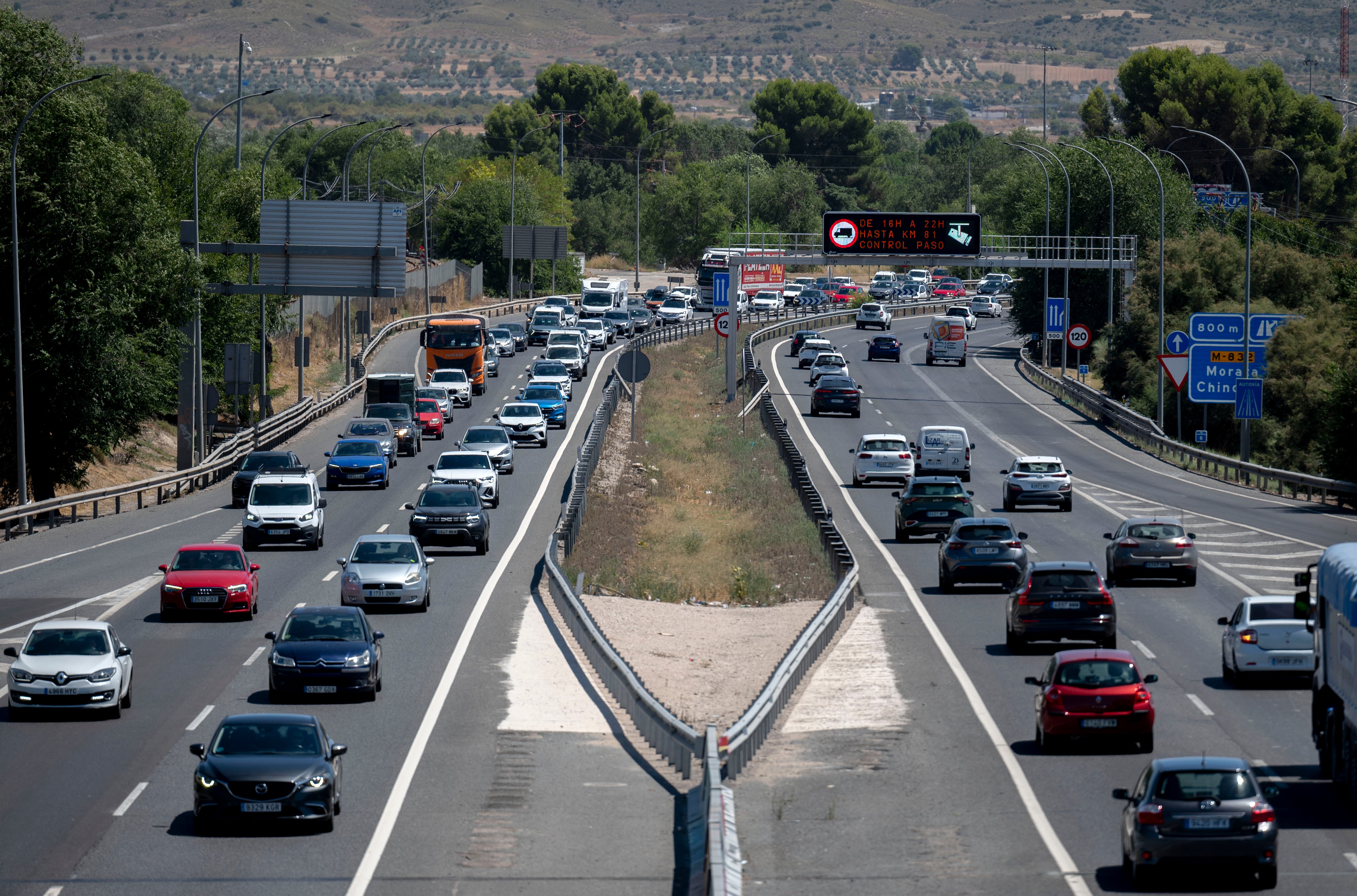 El precio de la gasolina se acerca a su máximo del año en plena operación salida de mediados de agosto