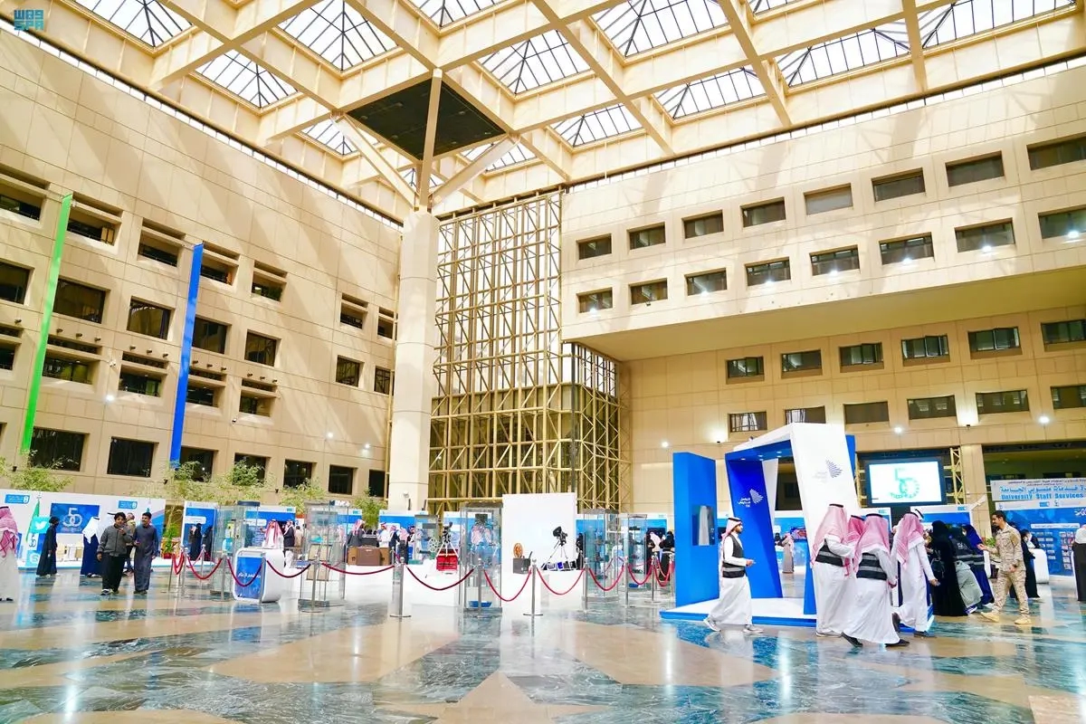 Saudi university students spend nearly 3.5 hours daily on social media: Study