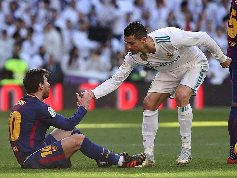 Ronaldo sends message of support to Messi following father’s death