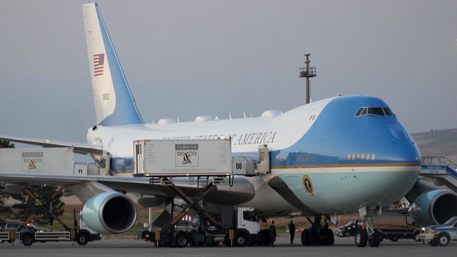 President in catering truck: Media: Threat of rocket the reason for Trump's deception