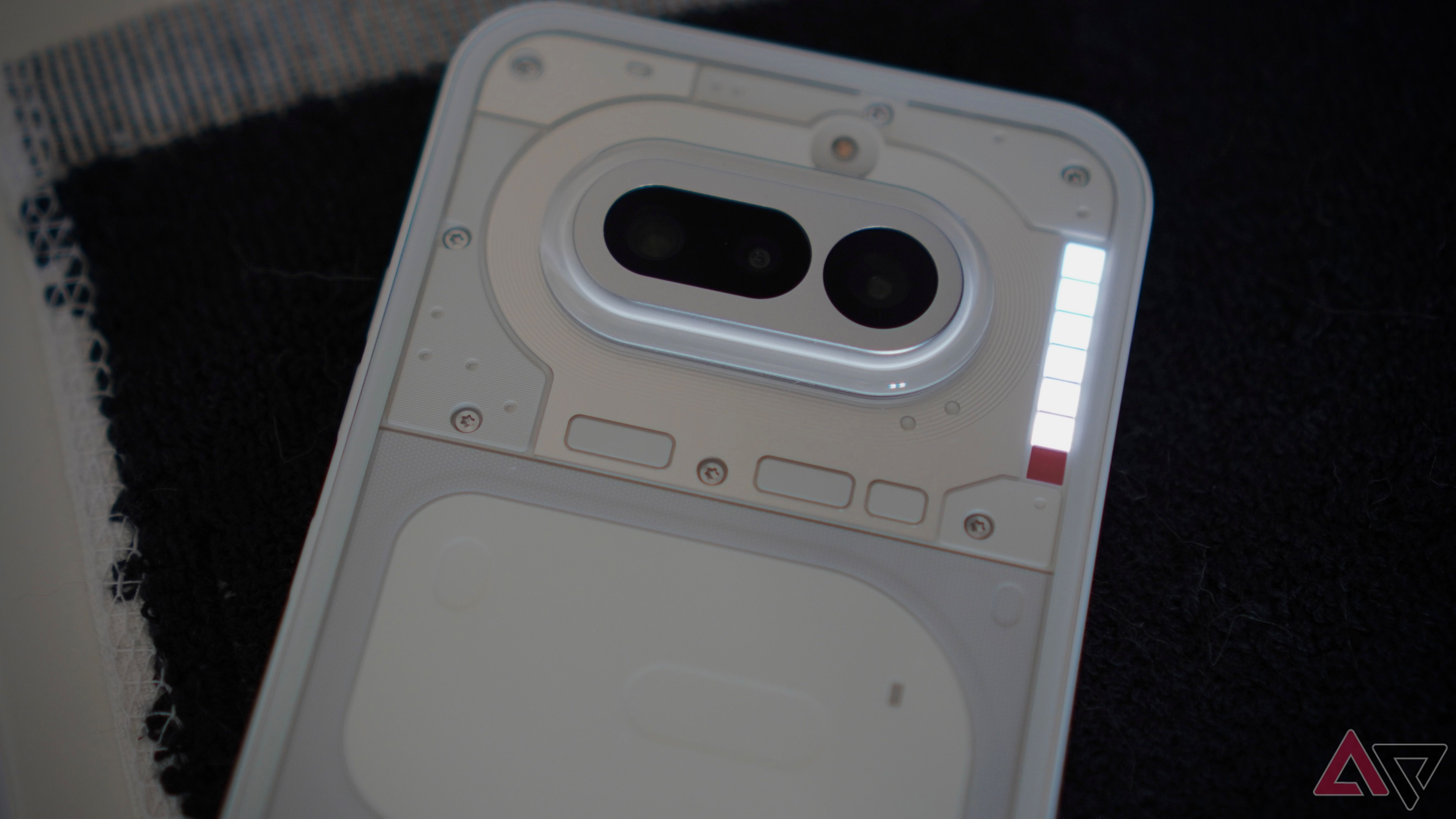 Pixel 11 Pro's HiLight looked fun until I remembered Nothing's Glyph lights