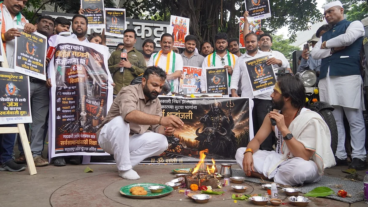 Pune Youth Congress Holds ‘Shradh’ Protest Against E20 Fuel Concerns; Performs Funeral Traditions