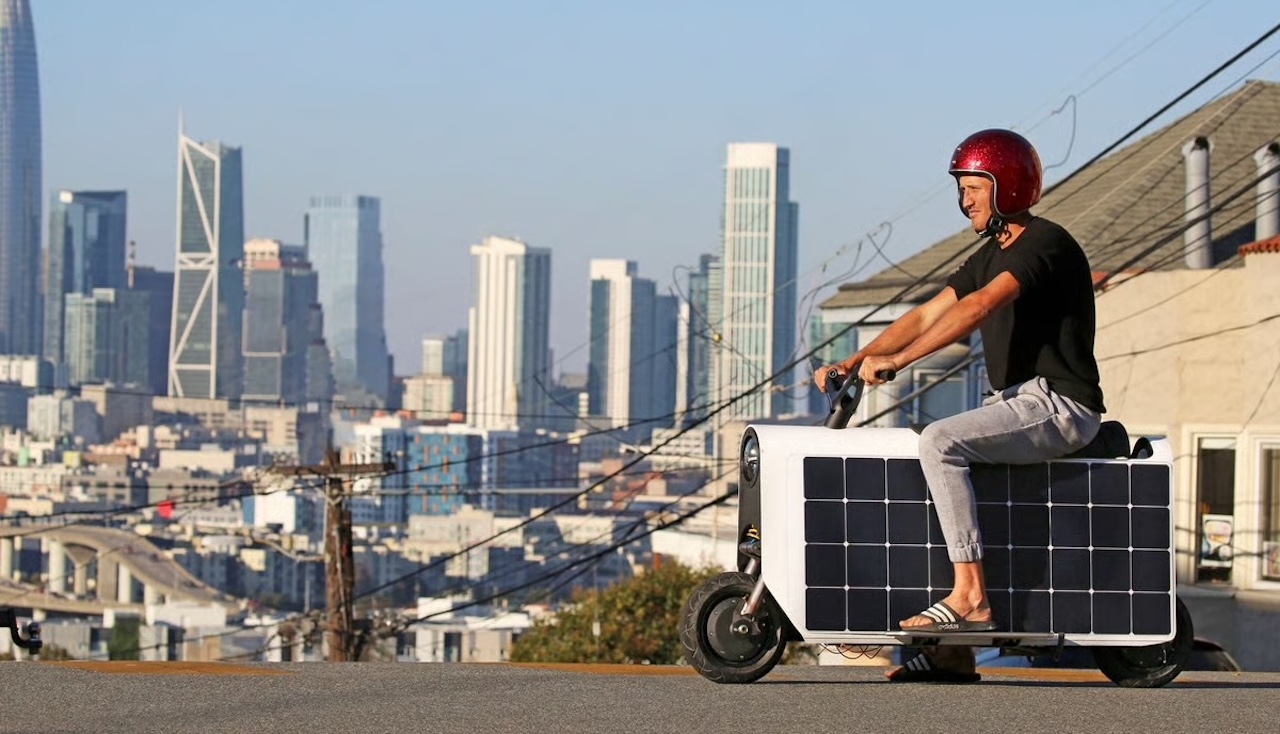 This Solar Cargo Scooter Turns Sunlight Into Errands