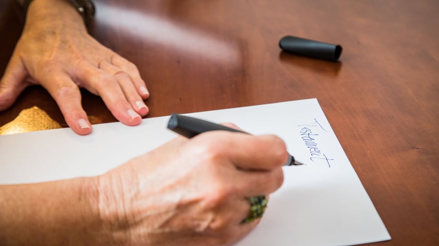 Judgment: Handwritten will: When the signature counts