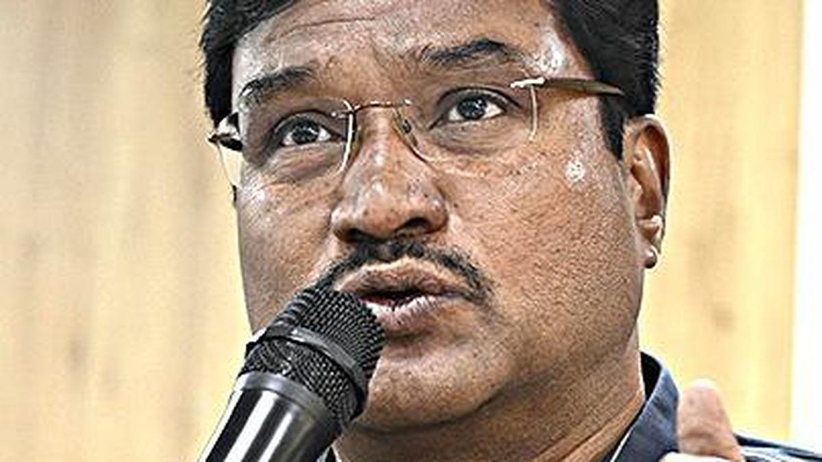 HC orders suo moto contempt case against HYDRAA Commissioner